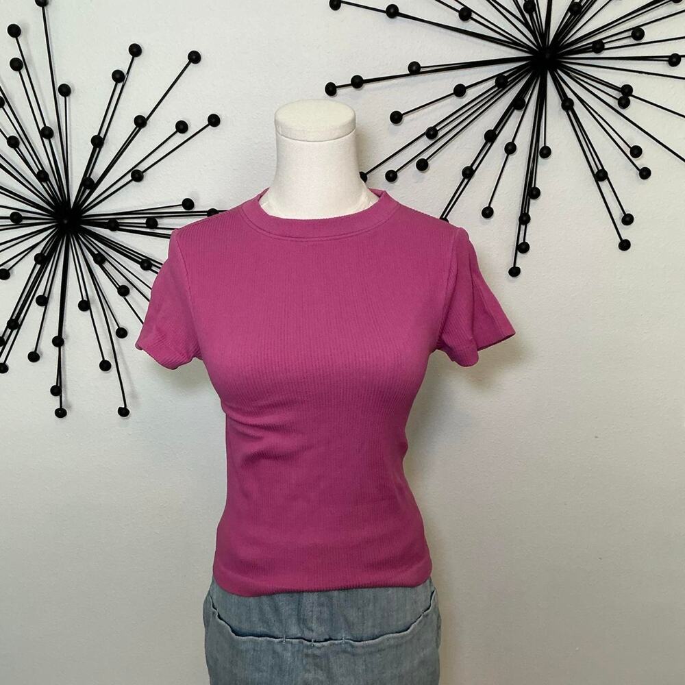 Old Navy Pink Seamless Ribbed Baby Tee Size Medium Fitted Crew Neck Y2K